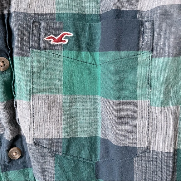 Hollister Plaid Poplin Long Sleeve Button Down Shirt - Picture 4 of 14
